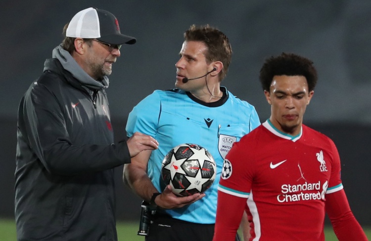 说实话，巴萨这阵容能拿欧冠吗？（巴萨这套阵容，能否问鼎欧冠？）