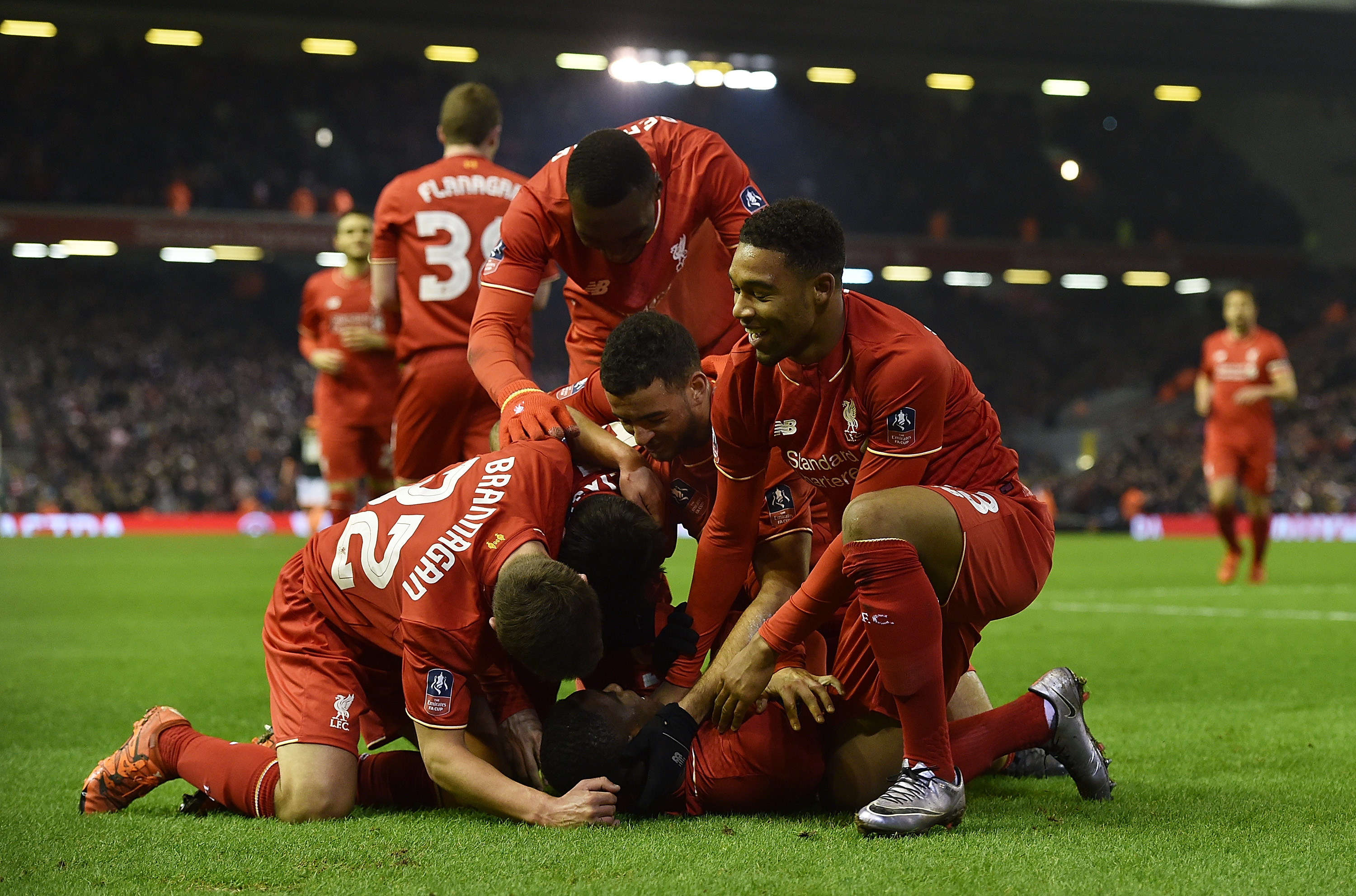 斯帕莱蒂：让佩林首发，是因为迪格雷戈里奥有点肠胃炎（因迪格雷戈里奥轻微肠胃炎，斯帕莱蒂安排佩林首发）