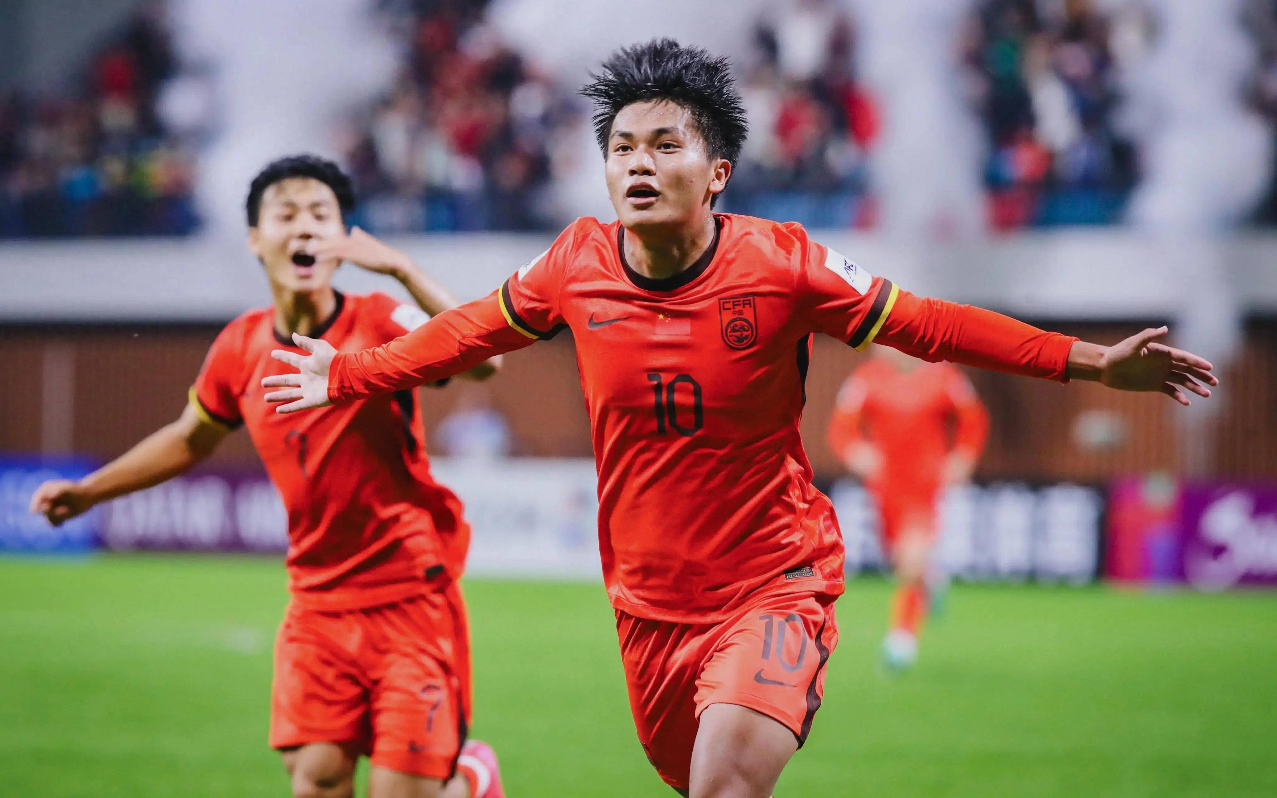 反对家暴，克雷莫内塞球衣背后印的是与球员关系密切女性名字（反家暴行动：克雷莫内塞球衣背后印与球员最亲近女性姓名）