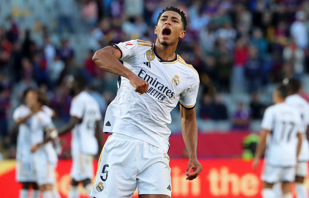 杠上！卡拉格喷费迪南德：草根代言人，怎么不聊聊世界杯票价（正面刚！卡拉格怼费迪南德：既是草根代言人，何不谈谈世界杯票价？）