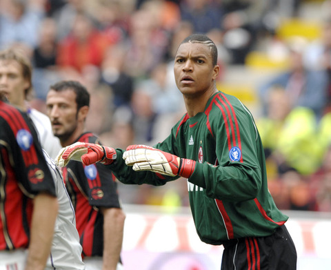 记者：李可并未参加申花赛前合练，明天能否首发存疑（记者称李可缺席申花赛前合练，明日首发成疑）