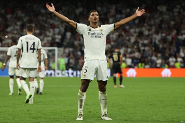 世体：巴萨已用长约锁定多名重要球员，下一个可能是费兰（世体：巴萨以长约锁定多名主力，费兰可能成为下一位）