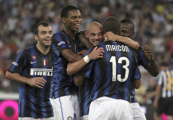 足球巴萨锋线双子星状态火热，联手贡献20球（巴萨锋线双子星火力全开，合力轰入20球）