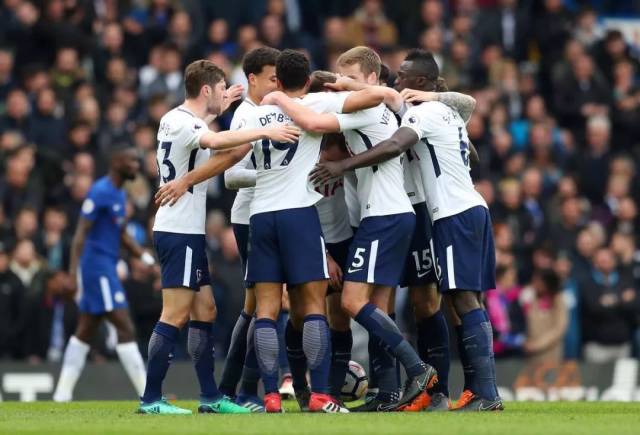 巴勒斯坦足球：一群流亡者的故事，球场也可以成为国家的延续（球场上的祖国：巴勒斯坦流亡者的足球故事）